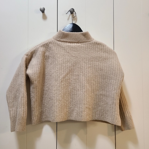 Knitted wool sweaters - Picture 2 of 7
